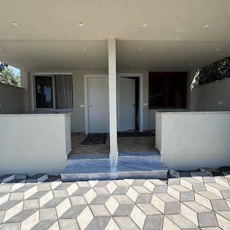 Vila Cano Hotel Durres Bagian luar foto