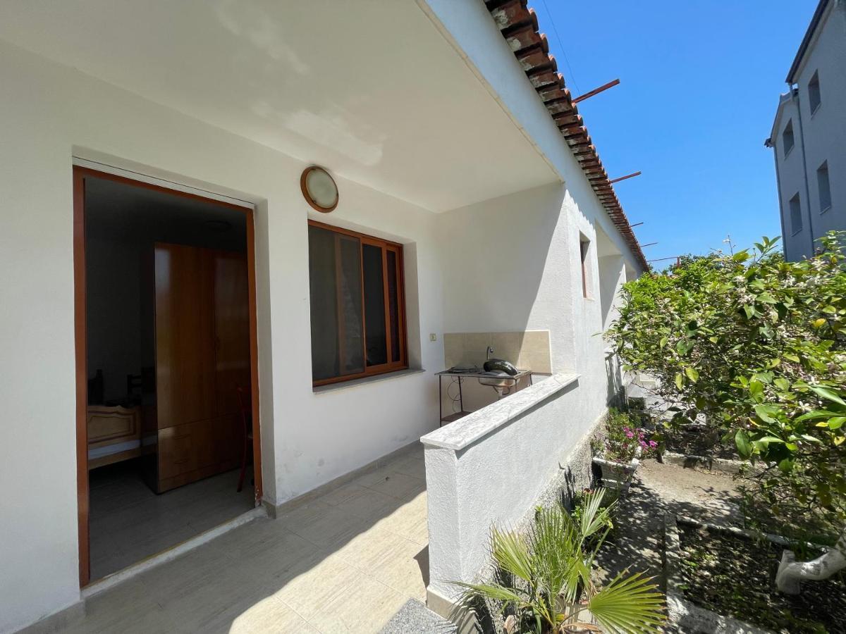 Vila Cano Hotel Durres Bagian luar foto