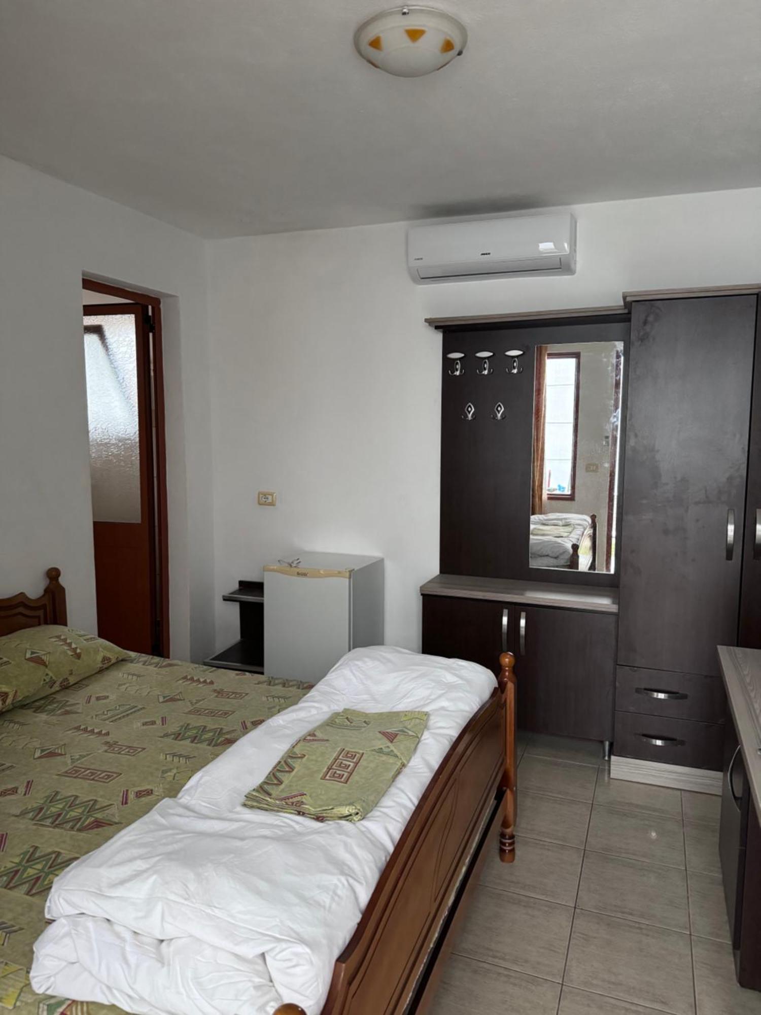 Vila Cano Hotel Durres Bagian luar foto