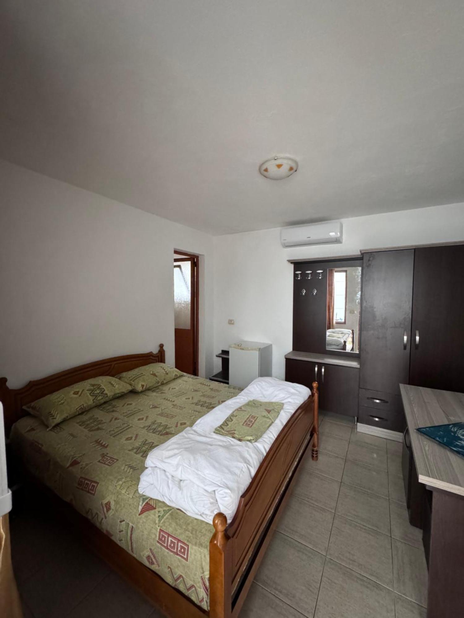 Vila Cano Hotel Durres Bagian luar foto