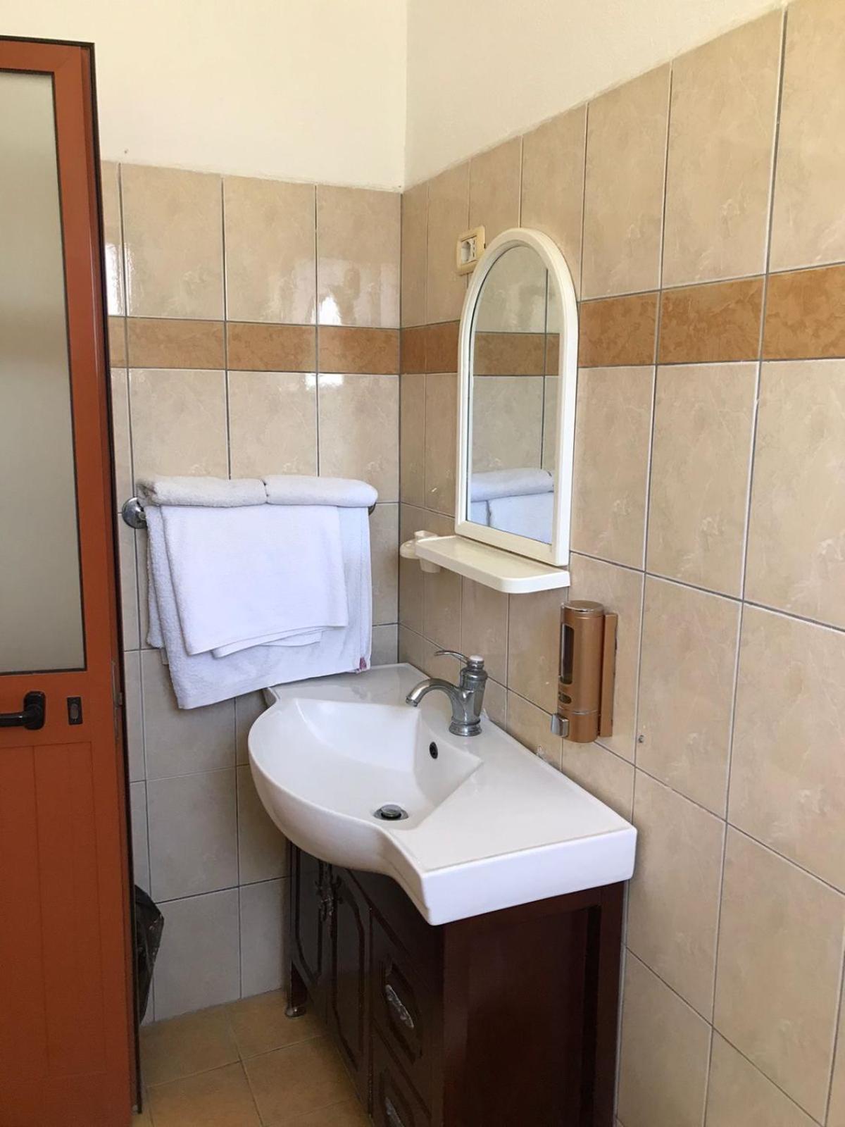 Vila Cano Hotel Durres Bagian luar foto