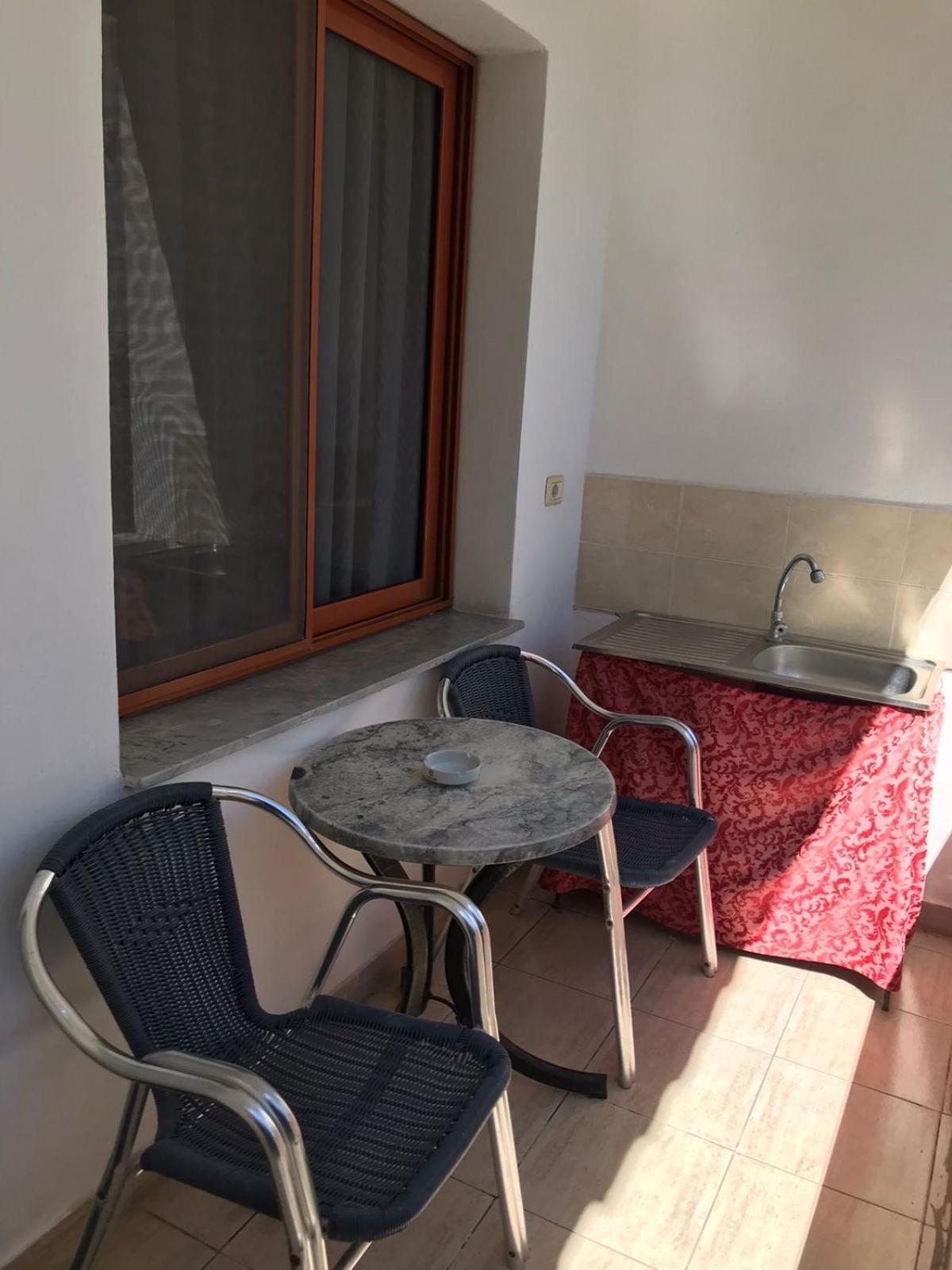 Vila Cano Hotel Durres Bagian luar foto