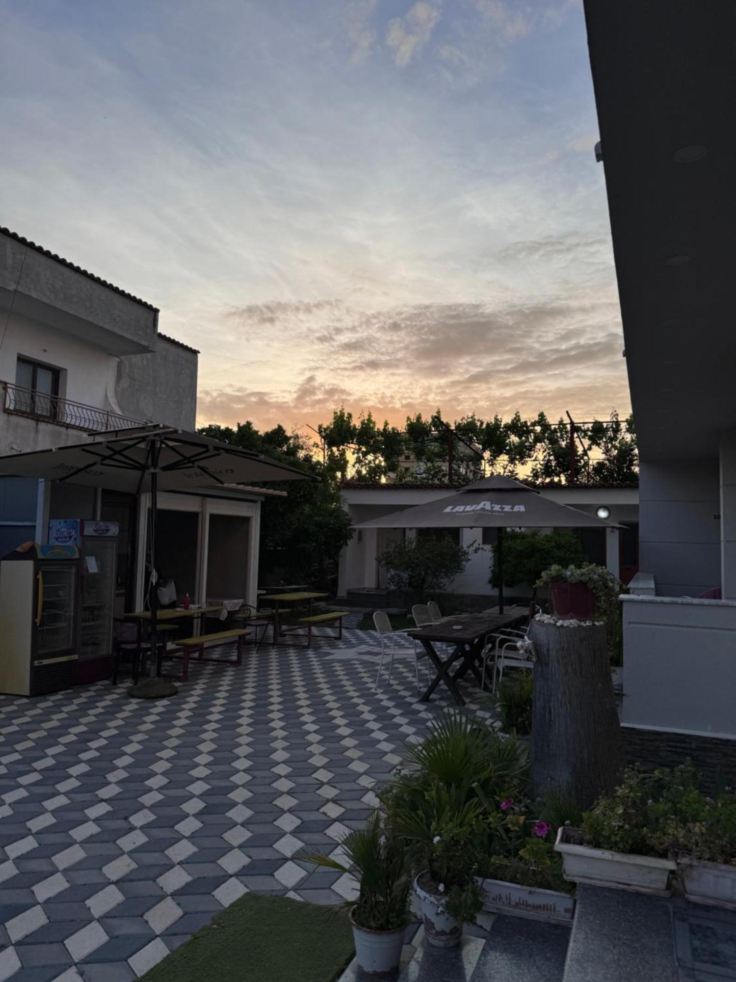 Vila Cano Hotel Durres Bagian luar foto