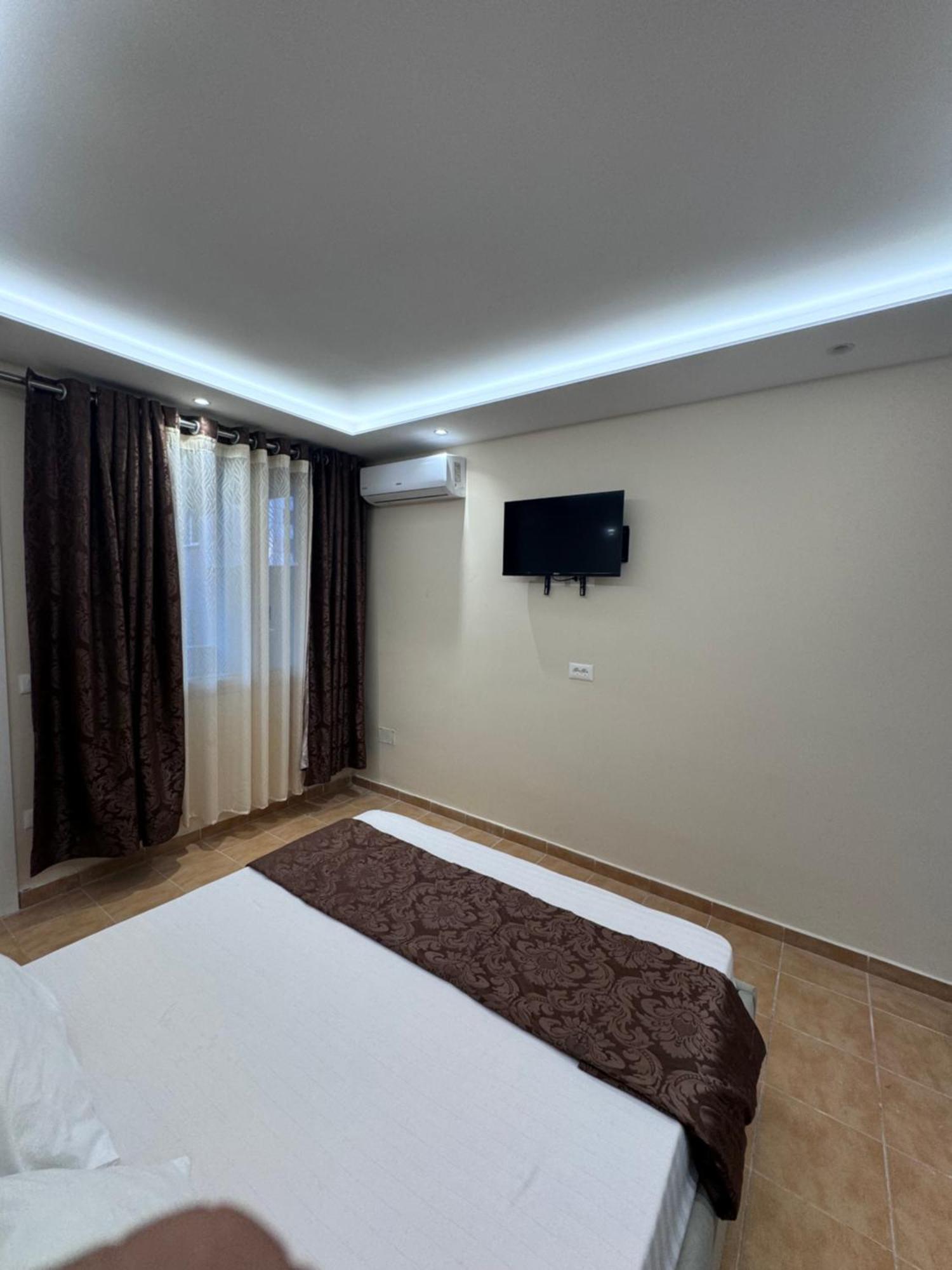 Vila Cano Hotel Durres Bagian luar foto