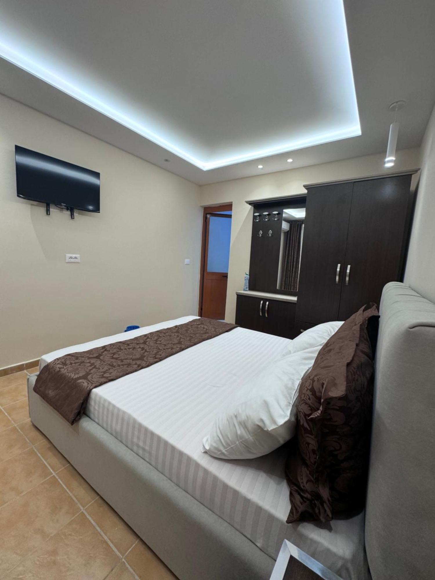 Vila Cano Hotel Durres Bagian luar foto
